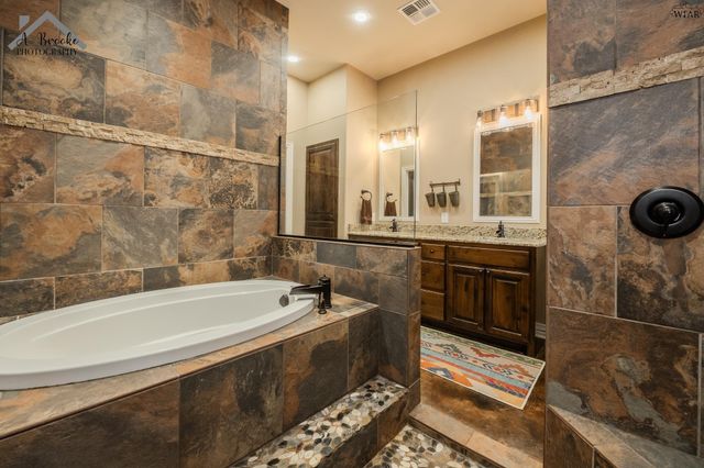 9118 HALL ROAD, Iowa Park, TX 76367