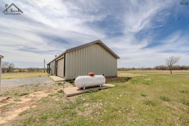 9118 HALL ROAD, Iowa Park, TX 76367