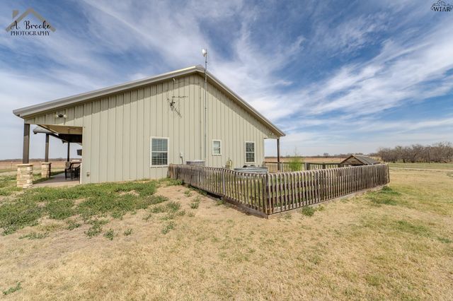 9118 HALL ROAD, Iowa Park, TX 76367