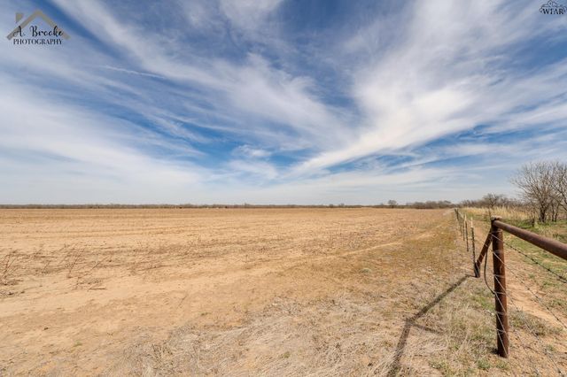 9118 HALL ROAD, Iowa Park, TX 76367