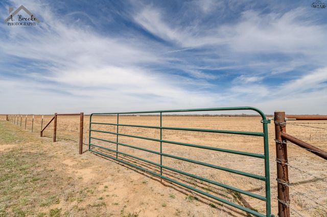 9118 HALL ROAD, Iowa Park, TX 76367