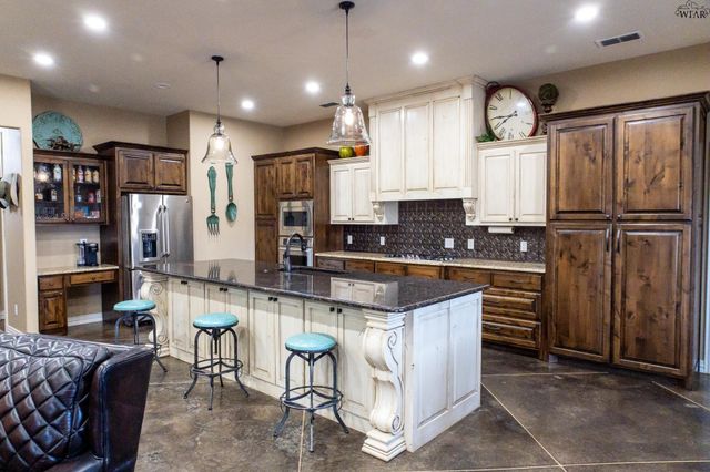 9118 HALL ROAD, Iowa Park, TX 76367