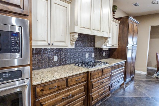 9118 HALL ROAD, Iowa Park, TX 76367