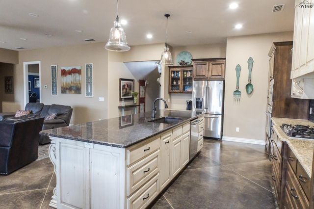 9118 HALL ROAD, Iowa Park, TX 76367