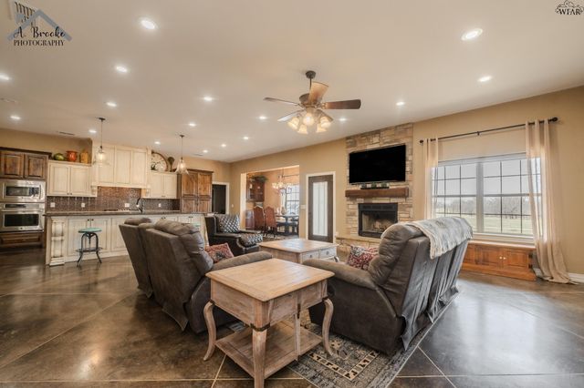 9118 HALL ROAD, Iowa Park, TX 76367