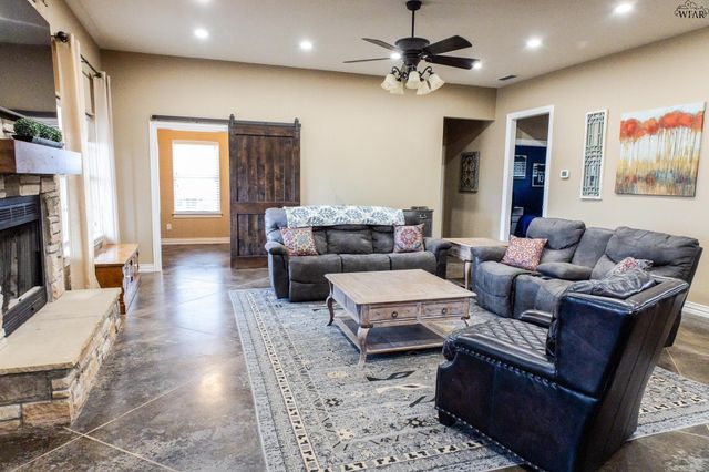 9118 HALL ROAD, Iowa Park, TX 76367