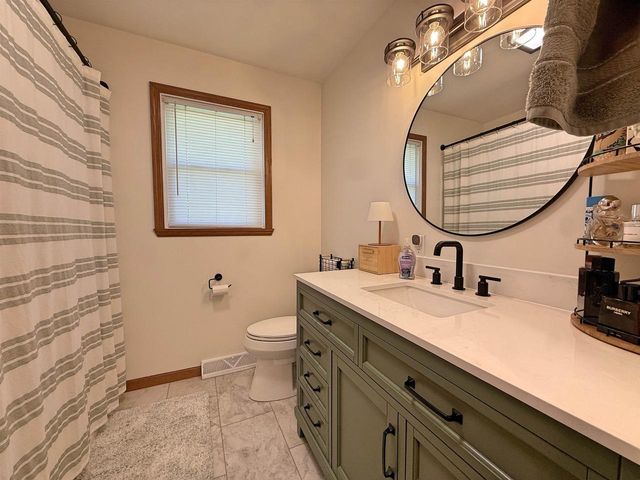 1616 Crestview Street, Janesville, WI 53546