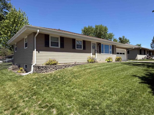 1616 Crestview Street, Janesville, WI 53546