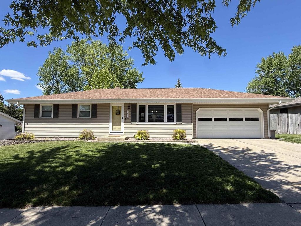 1616 Crestview Street, Janesville, WI 53546