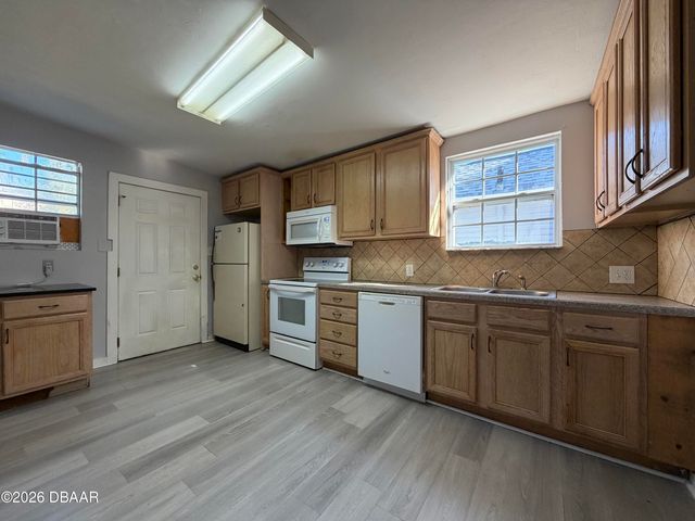 335 Maple Street, Daytona Beach, FL 32114