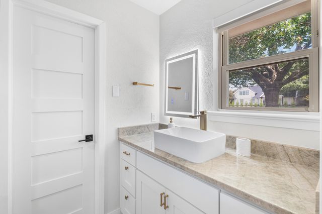 3908 Royal Lane, Dallas, TX 75229
