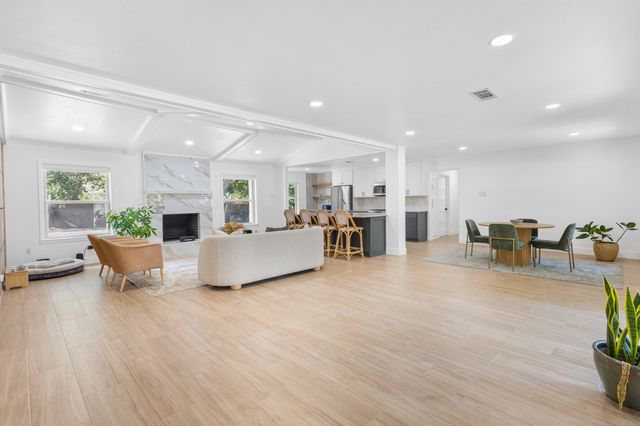 3908 Royal Lane, Dallas, TX 75229