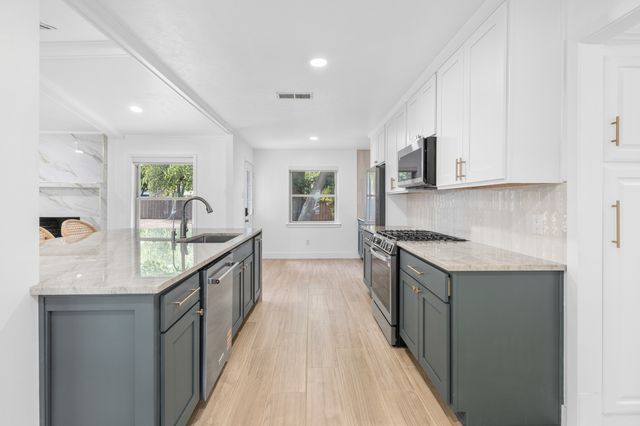 3908 Royal Lane, Dallas, TX 75229