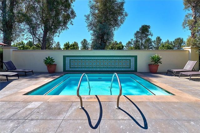 112 Parkwood, Irvine, CA 92620