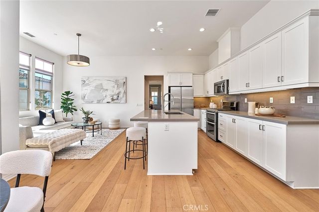 112 Parkwood, Irvine, CA 92620