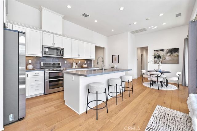 112 Parkwood, Irvine, CA 92620