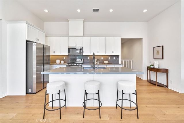 112 Parkwood, Irvine, CA 92620