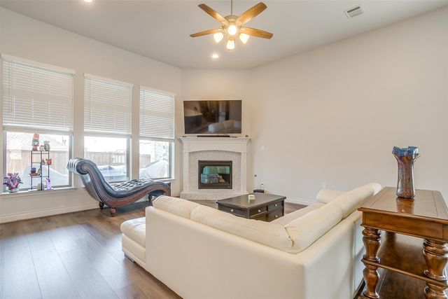5729 Violet Crown Place, Fort Worth, TX 76126