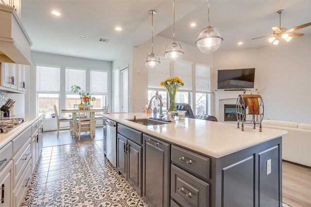 5729 Violet Crown Place, Fort Worth, TX 76126