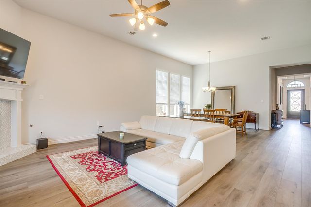 5729 Violet Crown Place, Fort Worth, TX 76126