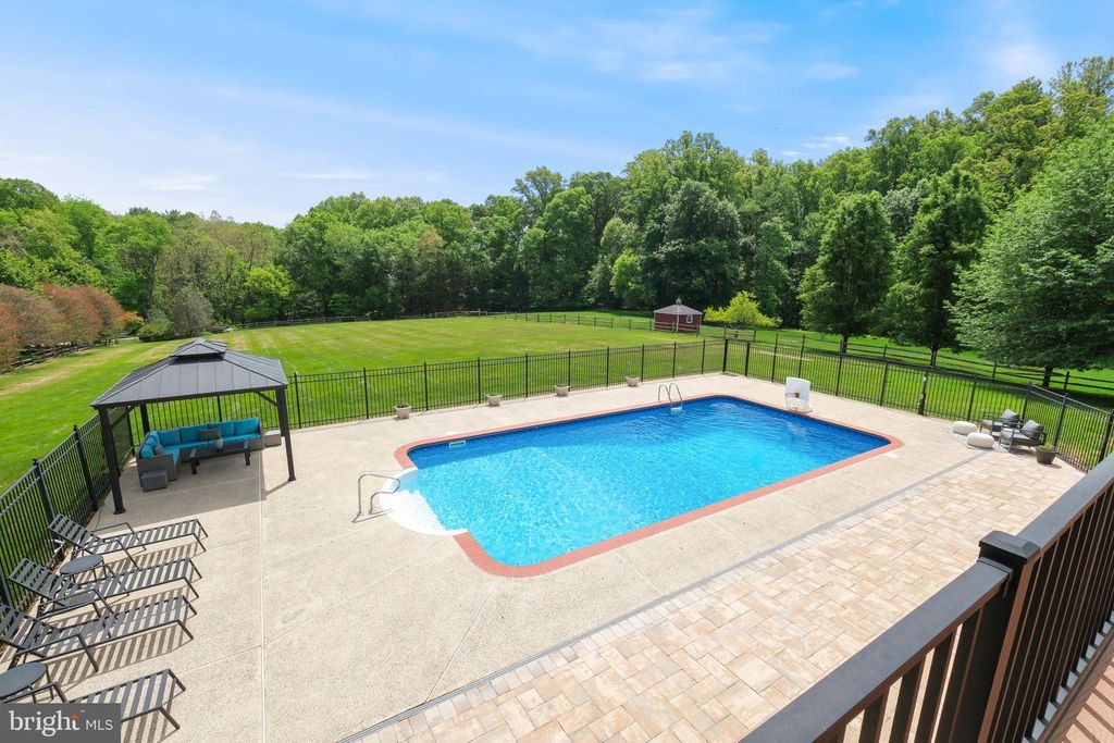 Image 11 of property listing at 14807 POPLAR HILL RD, Darnestown, MD 20874
