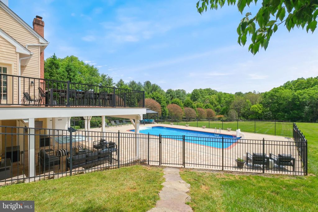 Image 14 of property listing at 14807 POPLAR HILL RD, Darnestown, MD 20874
