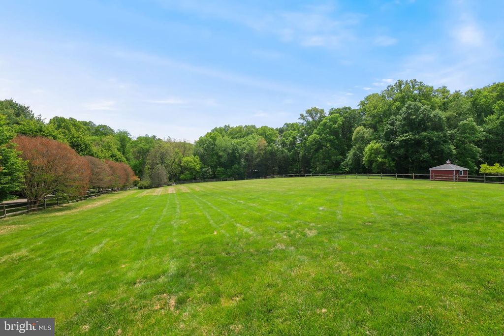 Image 15 of property listing at 14807 POPLAR HILL RD, Darnestown, MD 20874