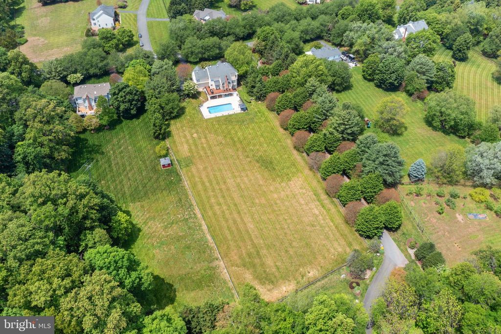 Image 16 of property listing at 14807 POPLAR HILL RD, Darnestown, MD 20874
