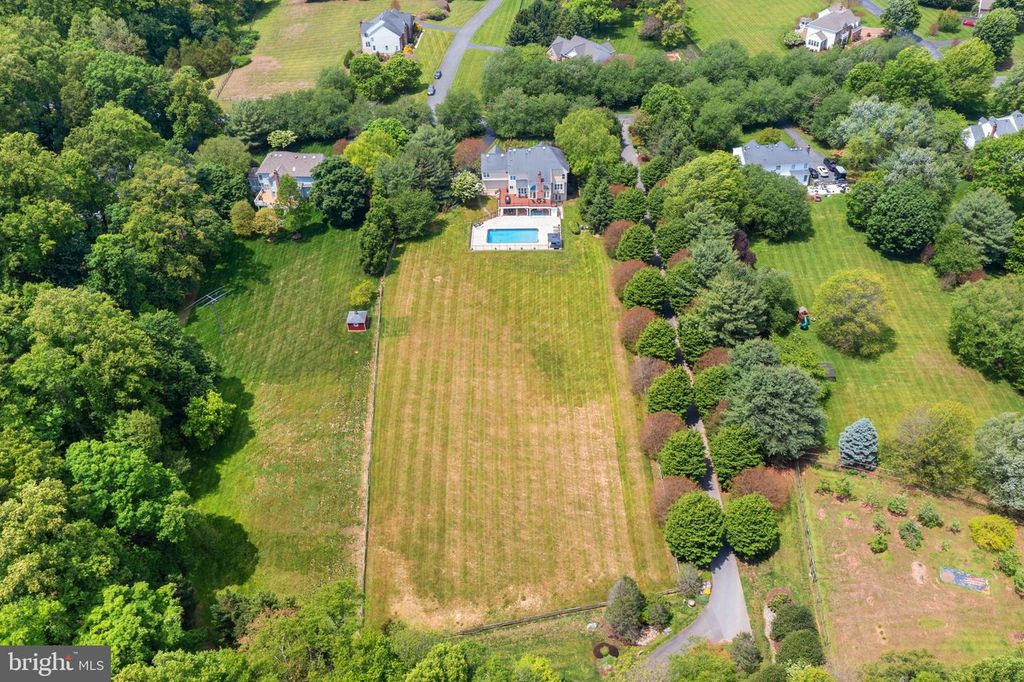 Image 17 of property listing at 14807 POPLAR HILL RD, Darnestown, MD 20874