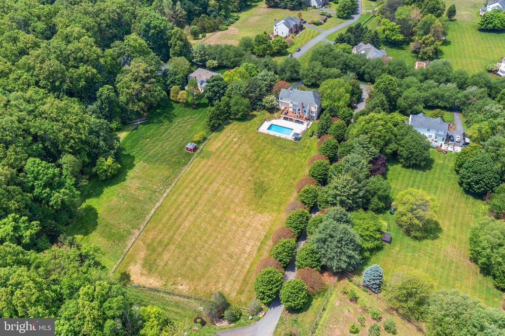 Image 18 of property listing at 14807 POPLAR HILL RD, Darnestown, MD 20874