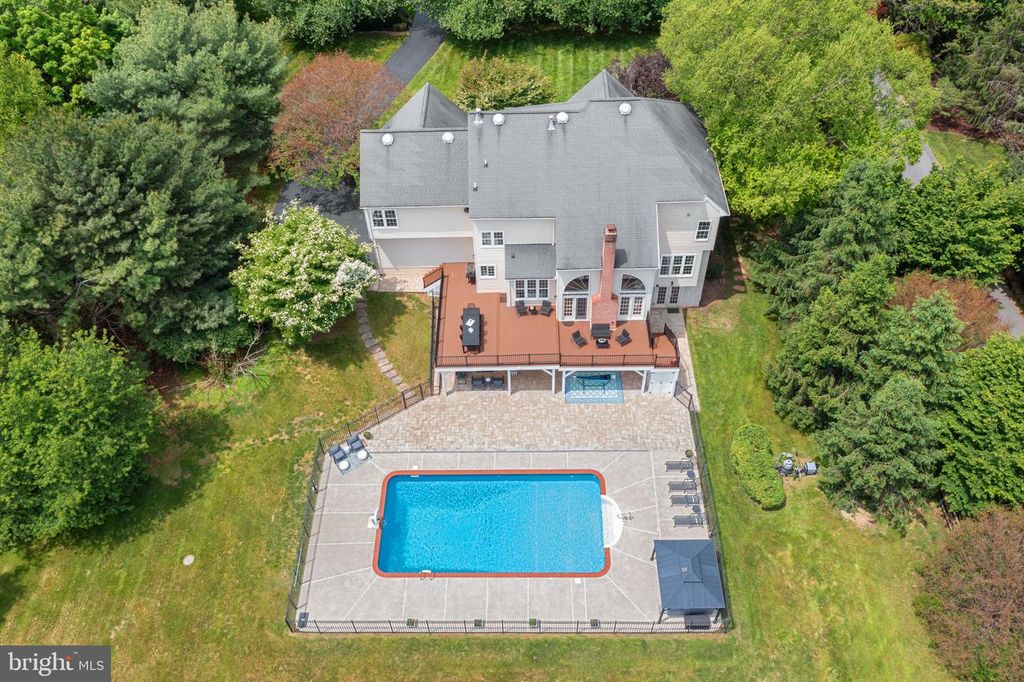 Image 19 of property listing at 14807 POPLAR HILL RD, Darnestown, MD 20874