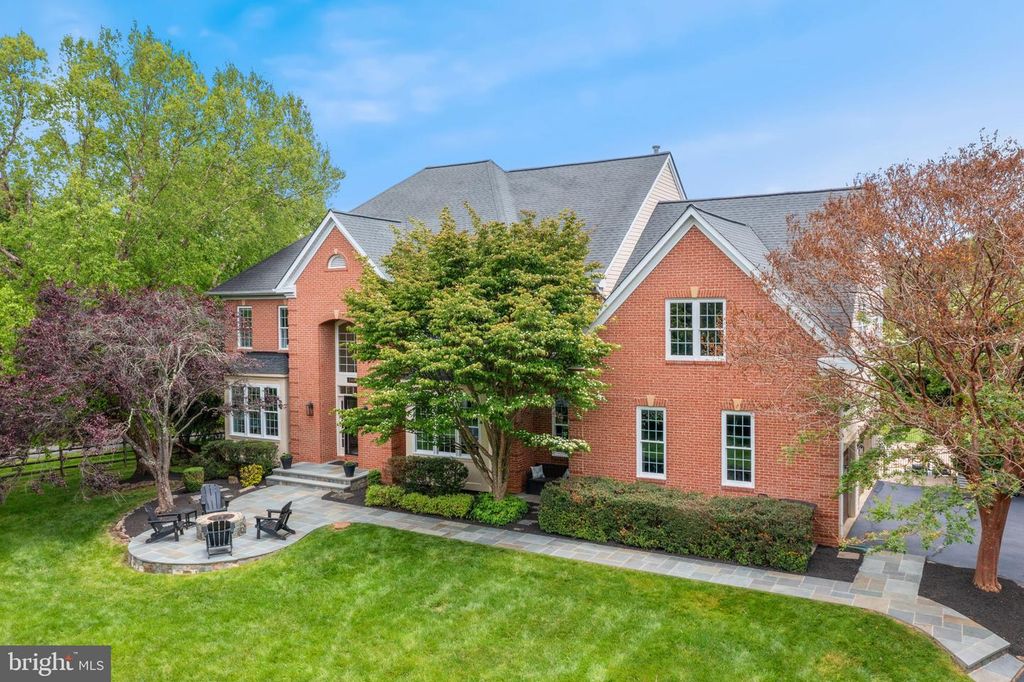 Image 2 of property listing at 14807 POPLAR HILL RD, Darnestown, MD 20874