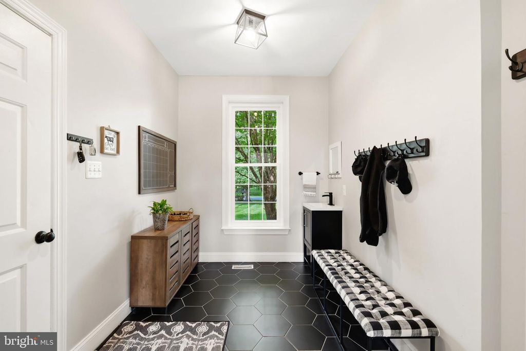 Image 51 of property listing at 14807 POPLAR HILL RD, Darnestown, MD 20874