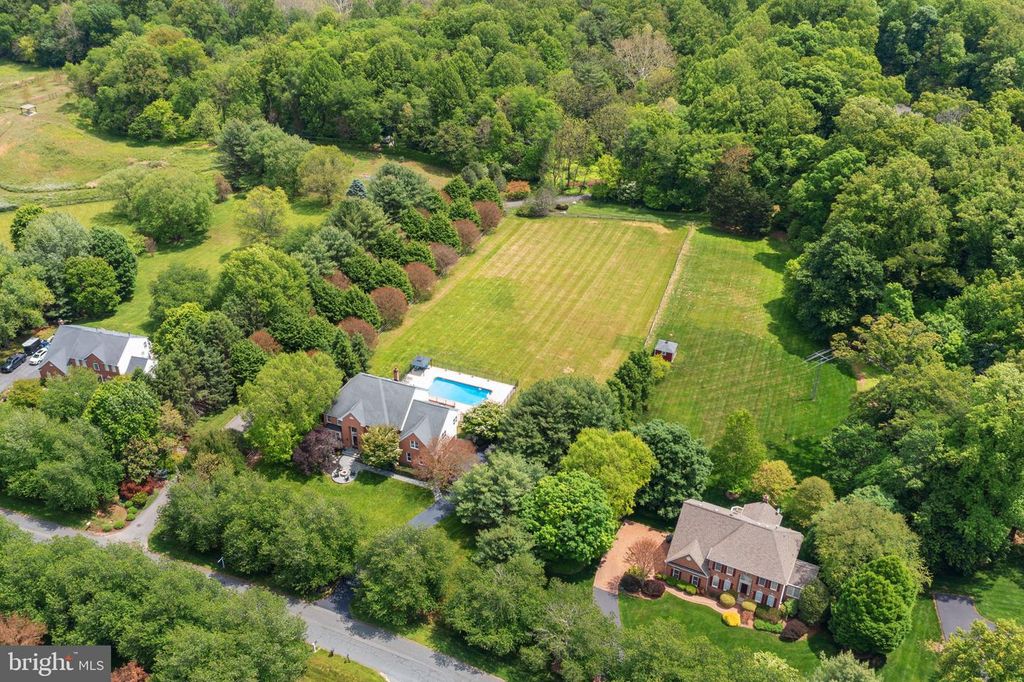 Image 7 of property listing at 14807 POPLAR HILL RD, Darnestown, MD 20874