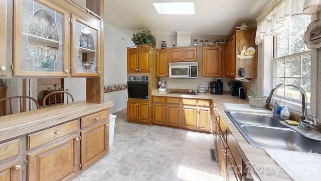 2172 Little Mountain Road, Alexis, NC 28006