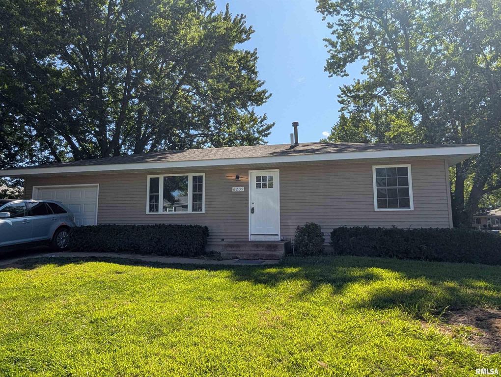 6205 RIPLEY Street, Davenport, IA 52806