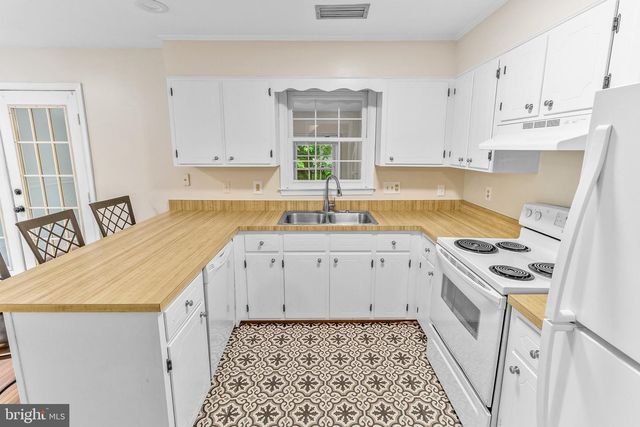 23 BERKELEY, Charles Town, WV 25414