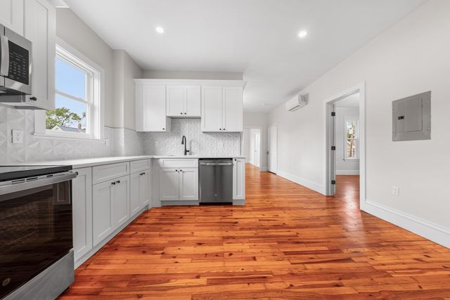 471 Beech St 2, Boston, MA 02131