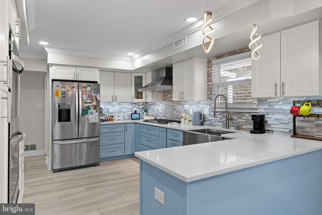 140 E PARTRIDGE LN, Cherry Hill, NJ 08003