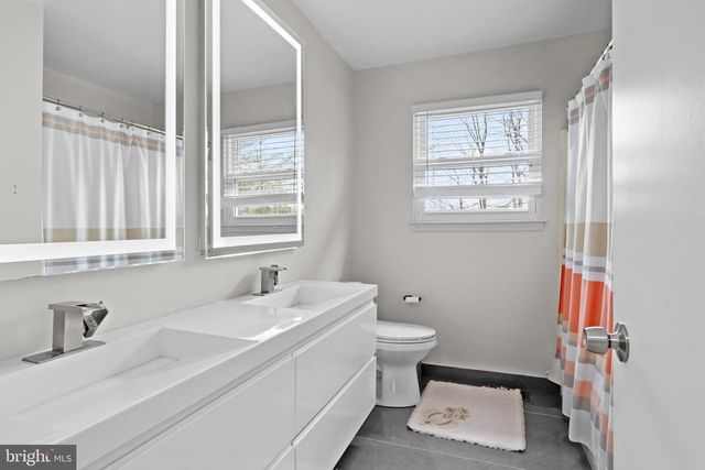 140 E PARTRIDGE LN, Cherry Hill, NJ 08003