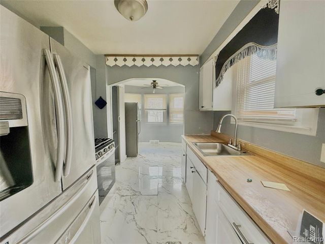 14902 Oconnor Avenue, Allen Park, MI 48101
