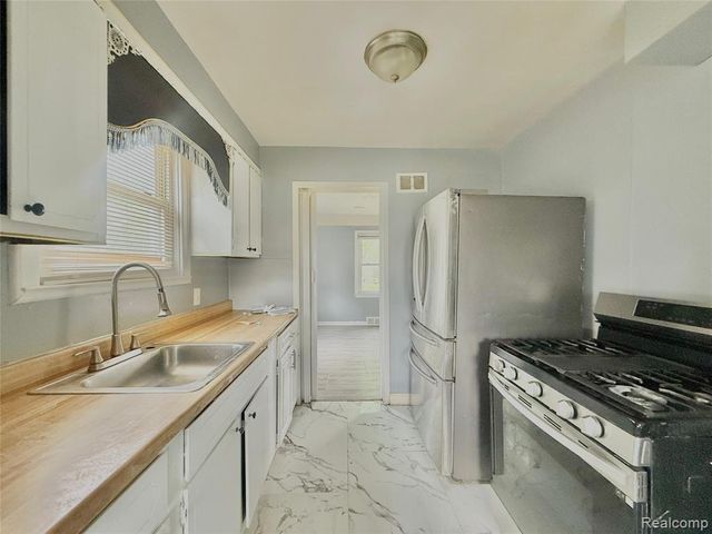 14902 Oconnor Avenue, Allen Park, MI 48101