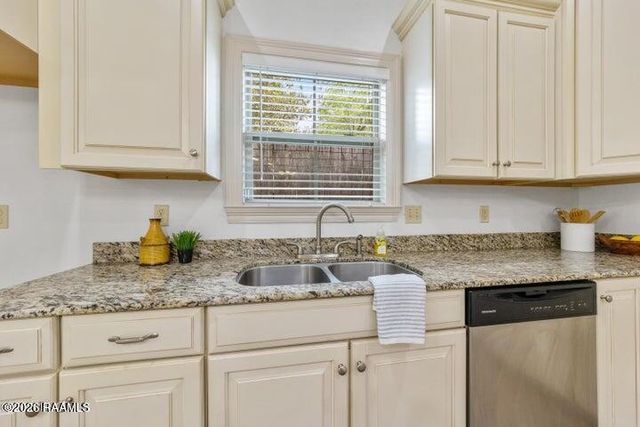 114 Souvenir Gate, Lafayette, LA 70501