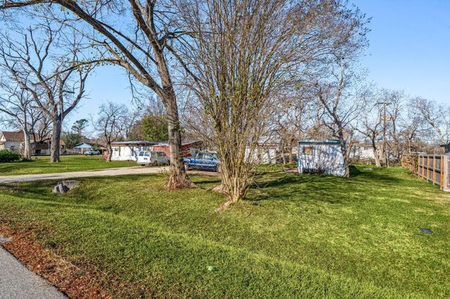 9405 and 9407 Montgomery Lane, La Porte, TX 77571