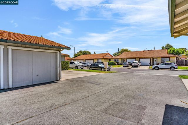 4380 Saint Charles Pl, Concord, CA 94521