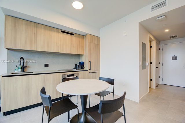 121 NE 5th St 3102, Miami, FL 33132