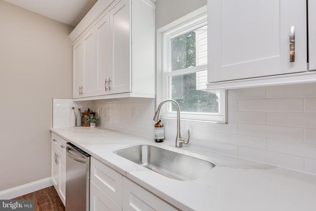 31 BUTTONWOOD ST, Mount Holly, NJ 08060