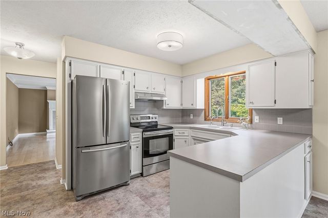 2411 Sucrose Drive, Green, OH 44312