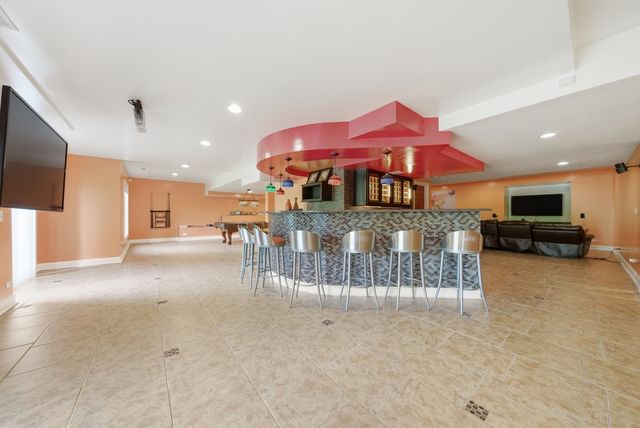 9 Falcon Lakes Drive, South Barrington, IL 60010
