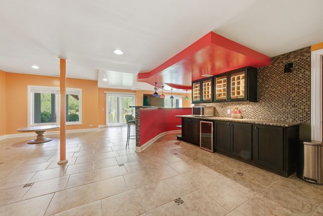 9 Falcon Lakes Drive, South Barrington, IL 60010